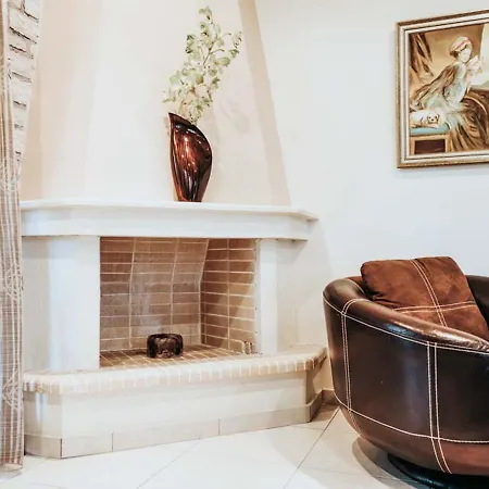 The Interior Design Mirrors Its Traditional Character Mimizan-Plage