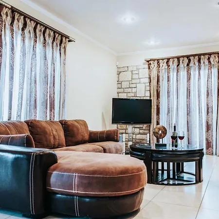 Daire The Interior Design Mirrors Its Traditional Character