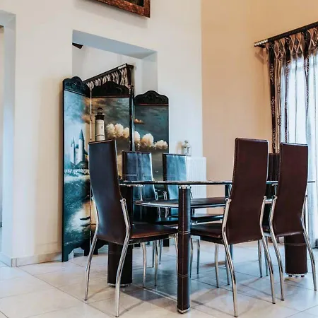Daire The Interior Design Mirrors Its Traditional Character