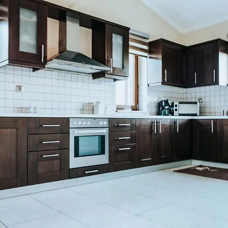 The Interior Design Mirrors Its Traditional Character Daire *